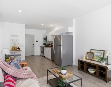 915 N Broad Street - Photo Thumbnail 5