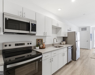 915 N Broad Street - Photo Thumbnail 2