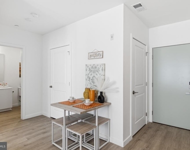 915 N Broad Street - Photo Thumbnail 3