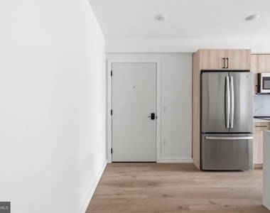 208 Vine Street - Photo Thumbnail 2
