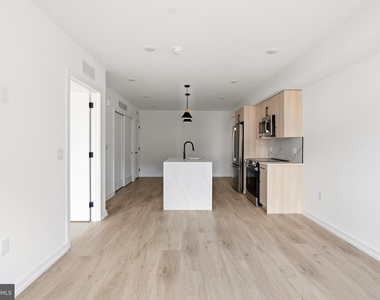 208 Vine Street - Photo Thumbnail 4