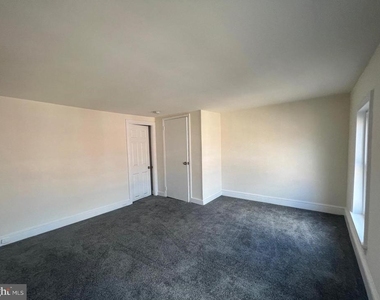 336 Barclay Street - Photo Thumbnail 8