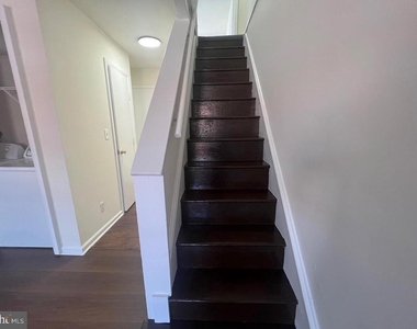 336 Barclay Street - Photo Thumbnail 3