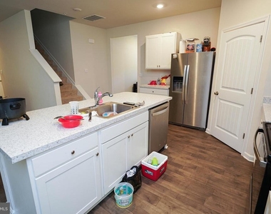 1712 Severn Street - Photo Thumbnail 15