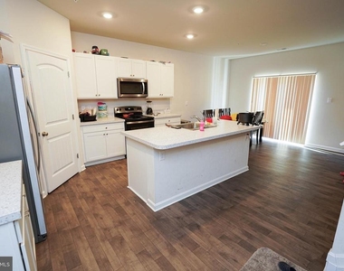 1712 Severn Street - Photo Thumbnail 12