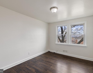 3902 Erdman Avenue - Photo Thumbnail 4