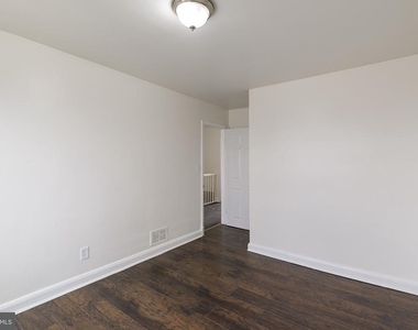 3902 Erdman Avenue - Photo Thumbnail 6