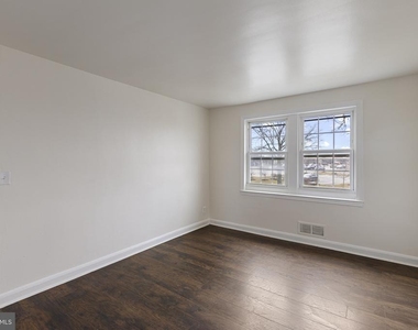 3902 Erdman Avenue - Photo Thumbnail 2