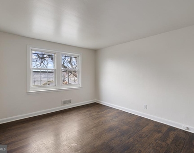 3902 Erdman Avenue - Photo Thumbnail 5