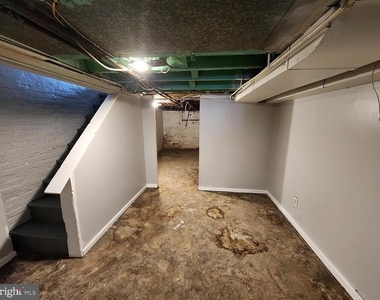 809 N Curley Street - Photo Thumbnail 9