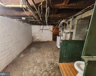 809 N Curley Street - Photo Thumbnail 10