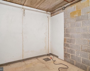 678 Newbridge Court - Photo Thumbnail 22