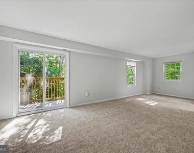 678 Newbridge Court - Photo Thumbnail 6