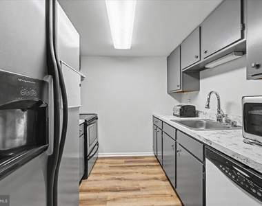 678 Newbridge Court - Photo Thumbnail 12