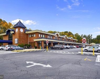 678 Newbridge Court - Photo Thumbnail 5