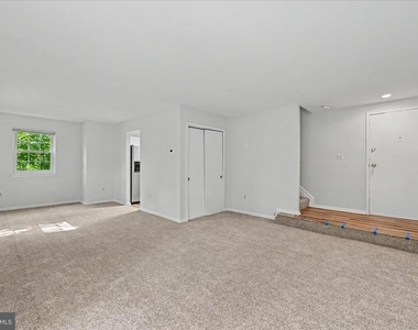678 Newbridge Court - Photo Thumbnail 10