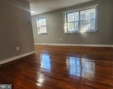 1126 48th Place Ne - Photo Thumbnail 6
