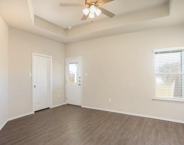 3414 Scott Cir - Photo Thumbnail 9
