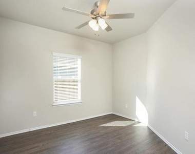 3414 Scott Cir - Photo Thumbnail 6