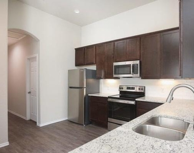 3414 Scott Cir - Photo Thumbnail 3