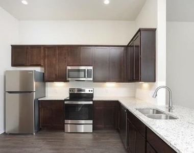 3414 Scott Cir - Photo Thumbnail 4