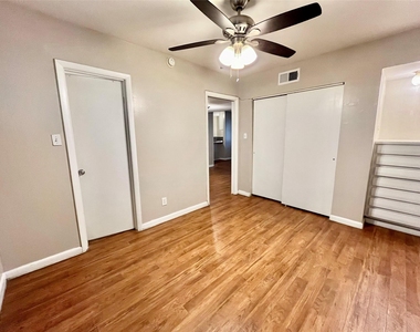3304 Red River St - Photo Thumbnail 3
