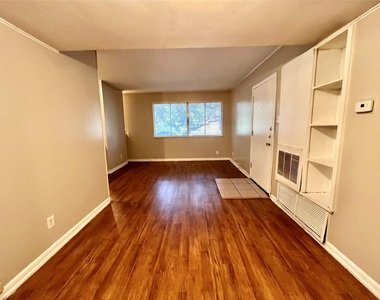 3304 Red River St - Photo Thumbnail 2