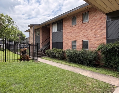 3304 Red River St - Photo Thumbnail 9