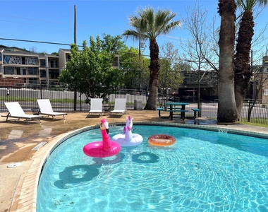 3304 Red River St - Photo Thumbnail 7
