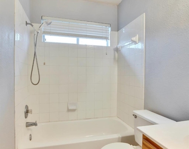 1002 Remington Dr - Photo Thumbnail 21