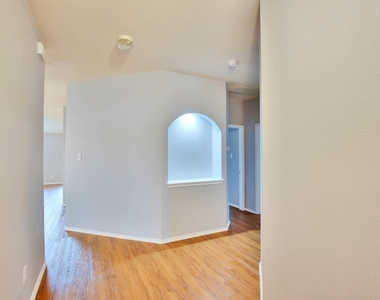 1002 Remington Dr - Photo Thumbnail 15