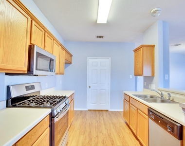 1002 Remington Dr - Photo Thumbnail 4