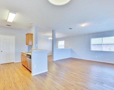 1002 Remington Dr - Photo Thumbnail 6