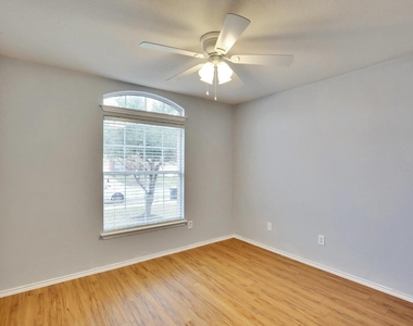 1002 Remington Dr - Photo Thumbnail 18
