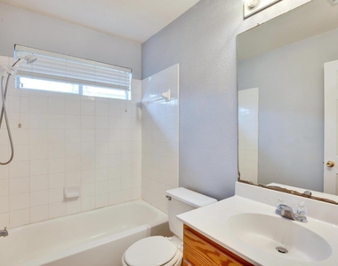 1002 Remington Dr - Photo Thumbnail 20