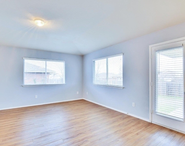 1002 Remington Dr - Photo Thumbnail 2