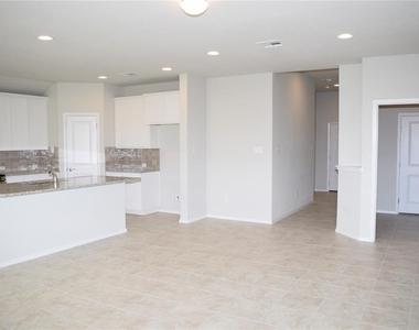 208 Shugart St - Photo Thumbnail 5