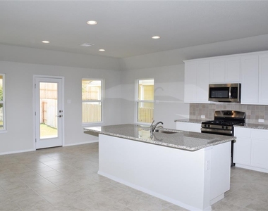 208 Shugart St - Photo Thumbnail 2