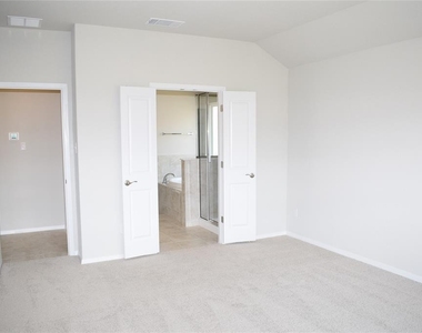 208 Shugart St - Photo Thumbnail 14