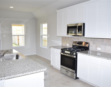 208 Shugart St - Photo Thumbnail 9