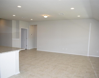 208 Shugart St - Photo Thumbnail 8