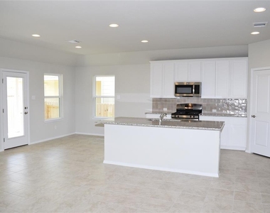 208 Shugart St - Photo Thumbnail 4