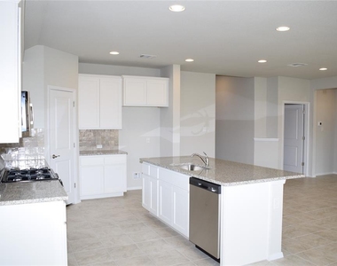 208 Shugart St - Photo Thumbnail 7