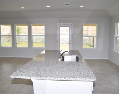 208 Shugart St - Photo Thumbnail 10