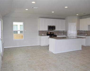 208 Shugart St - Photo Thumbnail 6