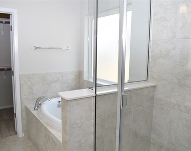 208 Shugart St - Photo Thumbnail 15