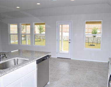 208 Shugart St - Photo Thumbnail 12