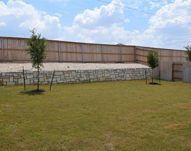 208 Shugart St - Photo Thumbnail 24