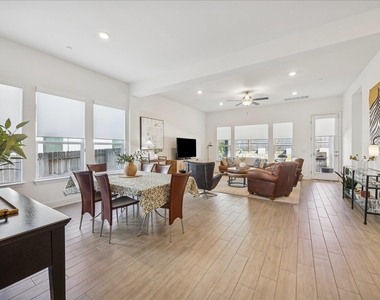 12506 Ayrshire Way - Photo Thumbnail 4