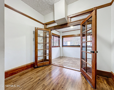 138 E Duval Street - Photo Thumbnail 6